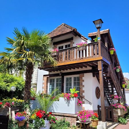 Gite Le Balcon Flaubert Forges-les-Eaux Eksteriør billede